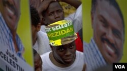 Los partidarios del candidato presidencial Jude Celestin esperan su decisión tras el pedido del oficialismo de que retire su candidatura.