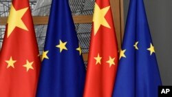 资料照：中国与欧盟旗帜