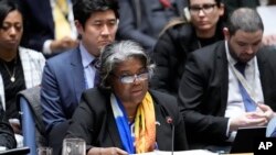 La embajadora de EEUU, Linda Thomas-Greenfield, se dirige a una reunión del Consejo de Seguridad sobre el mantenimiento de la paz y la seguridad de Ucrania, el viernes 23 de febrero de 2024 en la sede de las Naciones Unidas.