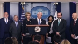 El vicepresidente de Estados Unidos, Mike Pence, brinda una sesión informativa sobre el coronavirus con miembros del Grupo de Trabajo en la Casa Blanca.