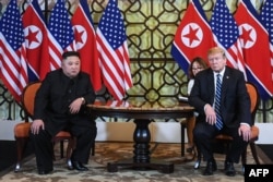 El presidente Donald Trump y el líder de Corea del Norte, Kim Jong Un durante su segunda reunión cumbre en el hotel Sofitel Legend Metropole en Hanoi, Feb. 28, 2019.