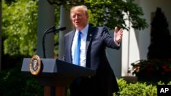 El presidente Donald Trump dice que EE.UU. tiene muchas opciones para Venezuela, y algunas muy fuertes.