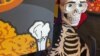 David Amoroso artista visual en Arlington, trabaja sobre Día de los Muertos 