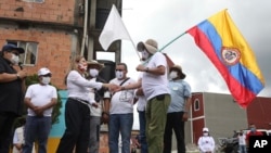 Gobierno y FARC acordaron que la mesa de diálogo se itinerante en varias regiones de Colombia y que uno de los ciclos se lleve a cabo en alguno de los países europeos garantes del proceso.