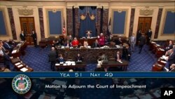 En esta imagen de un video, la senadora Patty Murray anuncia los resultados para desestimar un cargo del proceso de juicio político contra el secretario de Seguridad Nacional, Alejandro Mayorkas, en el Capitolio, el 17 de abril de 2024. [Foto: Televisión del Senado vía AP]