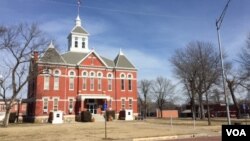 Yates Center, es la sede del Condado Woodson en Kansas, la capital mundial del heno. (C. Presutti/VOA)