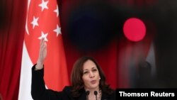 La vicepresidenta Kamala Harris visita Singapur, el lunes 23 de agosto de 2021.