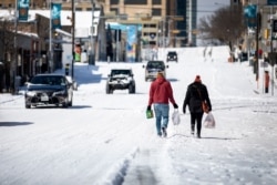 Las calles se llenaron de nieve en la ciudad de Houston, Texas, el 15 de febrero de 2021.