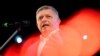 ARCHIVO - El primer ministro eslovaco, Robert Fico, llega a la cumbre de líderes de la UE en el edificio del Consejo Europeo en Bruselas el 26 de octubre de 2023. Fico recibió un disparo el 15 de mayo de 2024 y fue hospitalizado después en la ciudad central de Handlova.