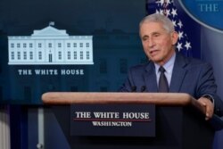 ARCHIVO- Doctor Anthony Fauci, director del Instituto Nacional de Alergias y Enfermedades Infecciosas de EE.UU., habla durante una conferencia de prensa de la fuerza de tarea del coronavirus en la Casa Blanca, en Washington. 1 de diciembre de 2020.