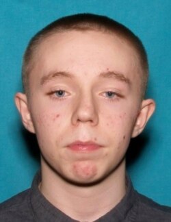 Esta foto del Departamento de Policía Metropolitana de Indianápolis muestra a Brandon Scott Hole, de 19 años, exempleado de una planta de FedEx identificado como el atacante en un tiroteo que dejó 8 muertos y varios heridos el 15 de abril de 2021.