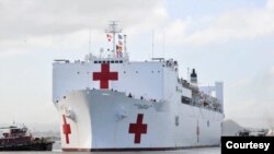 En conferencia de prensa desde Washington, el presidente Trump confirmó que enviaría el barco hospital a Nueva York y elogió al gobernador por sus esfuerzos.
