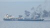 Irán afirma que hutíes de Yemen permitirán rescate del buque petrolero incendiado en el mar Rojo