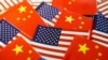 资料照片：美国国旗和中国国旗。