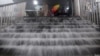 7月21号暴雨时北京一个地铁站出口的降雨积水情况