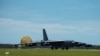 美国空军一架B-52远程轰炸机2018年3月29日飞抵达尔文（美国空军照片）