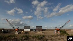 El presidente Donald Trump expresó beneplácito por fallo judicial que favorece la construcción del muro fronerizo entre EE.UU. y México.