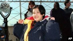 桑兰1999年在纽约参观帝国大厦