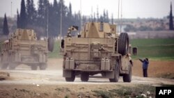 El portavoz militar estadounidense, coronel Ryan Dillion, no dijo de inmediato quién fue el responsable del ataque.