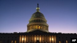 ARCHIVO - El Capitolio de EE. UU. se ve al atardecer en Capitol Hill en Washington, el 8 de septiembre de 2022.