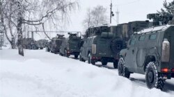 Dsipositivos rusos listos para ser enviados ante la escalada de protestas en Kazajastán en enero de 2022.