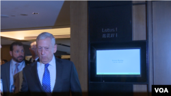 美国国防部长马蒂斯2017年6月4日抵达会场与东盟防长会晤（美国之音黎堡摄） 