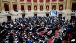 Los legisladores inician la sesión para discutir las reformas respaldadas por el presidente Javier Milei en Buenos Aires, Argentina, el jueves 27 de junio de 2024.