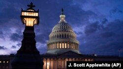 La nuit tombe au Capitole, Washington, le 2 décembre 2021,