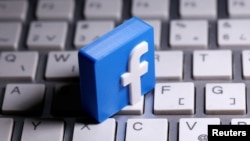 Facebook dijo que redirigirá a los usuarios que hayan interactuado con noticias falsas sobre el coronavirus a sitios que ofrecen información veraz.