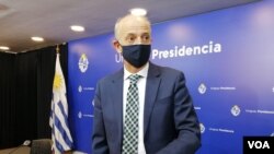 El ministro de Defensa de Uruguay, Javier García, anunció las nuevas medidas en una conferencia de prensa el 20 de diciembre de 2020.