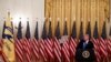 El presidente Donald Trump se dirige a los asistentes al acto celebrado este miércoles en honor de los veteranos de la Bahía de Cochinos, en la Sala Este de la Casa Blanca.