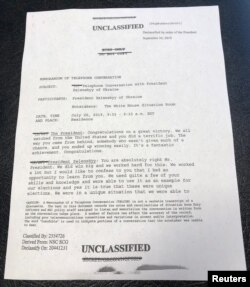 Imagen de la página frontal de un memo de la Casa Blanca describiendo la llamada telefónica del presidente Donald Trump con el presidente de Ucrania, Volodymyr Zelenskiy divulgado el miércoles, 25 de septiembre, de 2019.