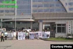 武汉市访民日前集结 （天网提供）