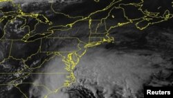 La tormenta tropical Ofelia se acerca a Carolina del Norte y Carolina del Sur y el estado de Virginia. 