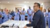 Médicos hispanos en el frente de batalla contra el coronavirus en EE.UU.