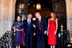 Los presidentes y sus esposas.