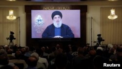 El líder libanés de Hizbulá, Sayyed Hassan Nasrallah, habla durante un discurso televisado en un servicio conmemorativo de Taleb Abdallah, un alto comandante de campo que murió el 11 de junio en un ataque israelí en los suburbios del sur de Beirut, el 19 de junio de 2024.