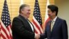 美国国务卿蓬佩奥（左）在东京与日本首相安倍晋三会晤。（2018年10月6日）