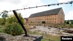 Archivo. Imagen del cuartel que albergaba formalmente a las tropas de las SS que custodiaban el campo de concentración nazi de Sachsenhausen, Alemania.
