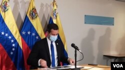 El presidente encargado de Venezuela, Juan Guaidó, pidió a los venezolanos quedarse en casa el domingo 6 de diciembre, día de las elecciones parlamentarias en su país.