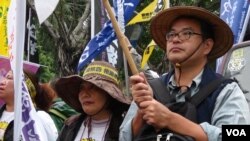 反核民间团体包围立法院(美国之音杨晨拍摄)