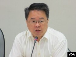 在野党民进党立委吴秉睿(美国之音张永泰拍摄)