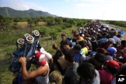 Caravana de migrantes centroamericanos buscaba apoyo de autoridades de México para avanzar en su travesía hacia EE.UU.