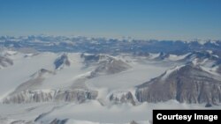 Las estaciones sísmicas fueron instaladas en la cadena montañosa Transantárctica. (Foto: Samantha Hansen)