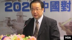 民进党智库国防政策咨询小组召集人陈文政(美国之音张永泰拍摄)