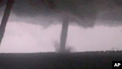 Un tornado tocó tierra en Dallas, Texas, el domingo, 20 de octubre, de 2019.