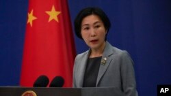 La portavoz del Ministerio de Relaciones Exteriores de China, Mao Ning, habla durante una sesión informativa diaria en la oficina del Ministerio de Relaciones Exteriores en Beijing, el 6 de abril de 2023.