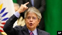 El presidente de Ecuador, Guillermo Lasso, habla mientras entrega un proyecto de ley con reformas económicas, fiscales y laborales, en Quito, Ecuador, el 24 de septiembre de 2021.