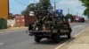 Les forces de sécurité guinéennes patrouillent les rues de Conakry suite à l'évasion de Moussa Dadis Camara.