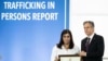 ARCHIVO - El Secretario de Estado de EEUU, Antony Blinken, junto a Eumelis Moya Goitte, durante una ceremonia de presentación del informe sobre el estado de la trata de personas en el mundo.